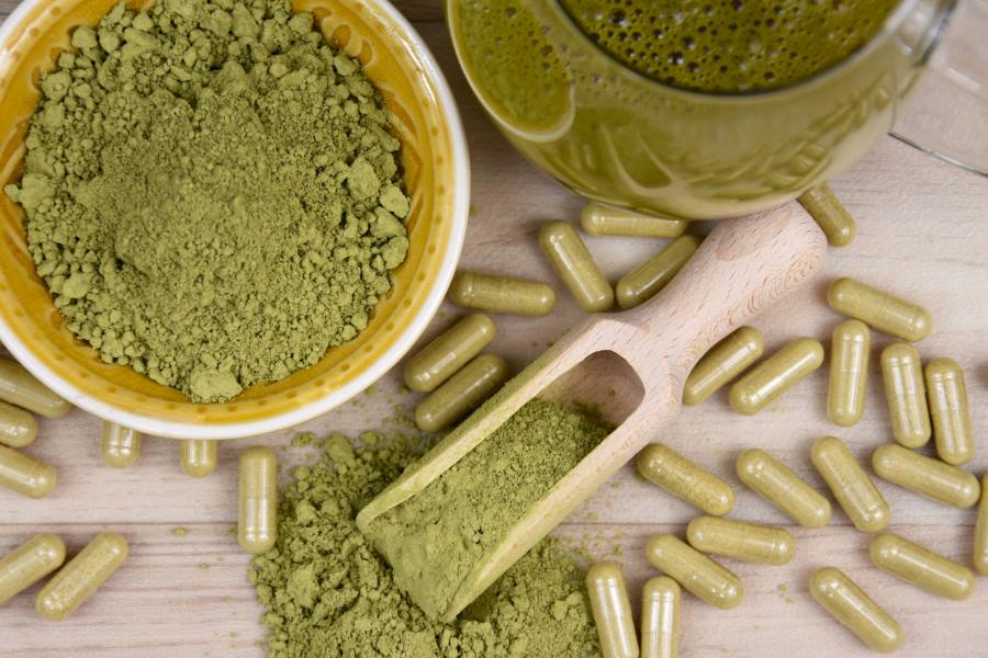 Kratom powder and capsules